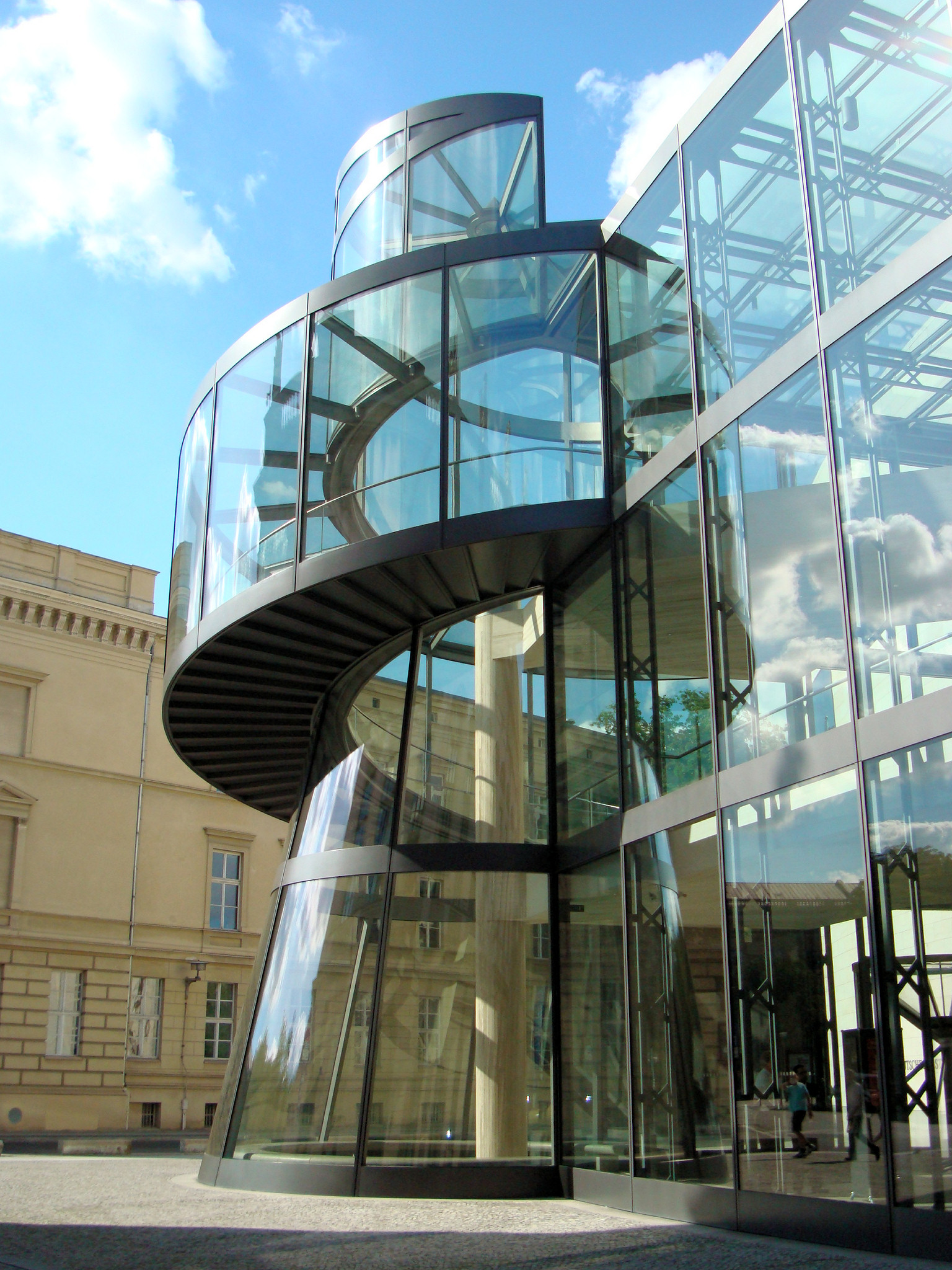 Deutsches Historisches Museum, Treppe am Neubau