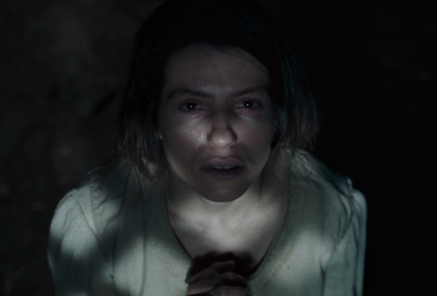 Anja Plaschg als Agnes in Des Teufels Bad. Regie Veronika Franz & Severin Fiala, Deutschland, Österreich 2024. © Ulrich Seidl Filmproduktion / Heimatfilm