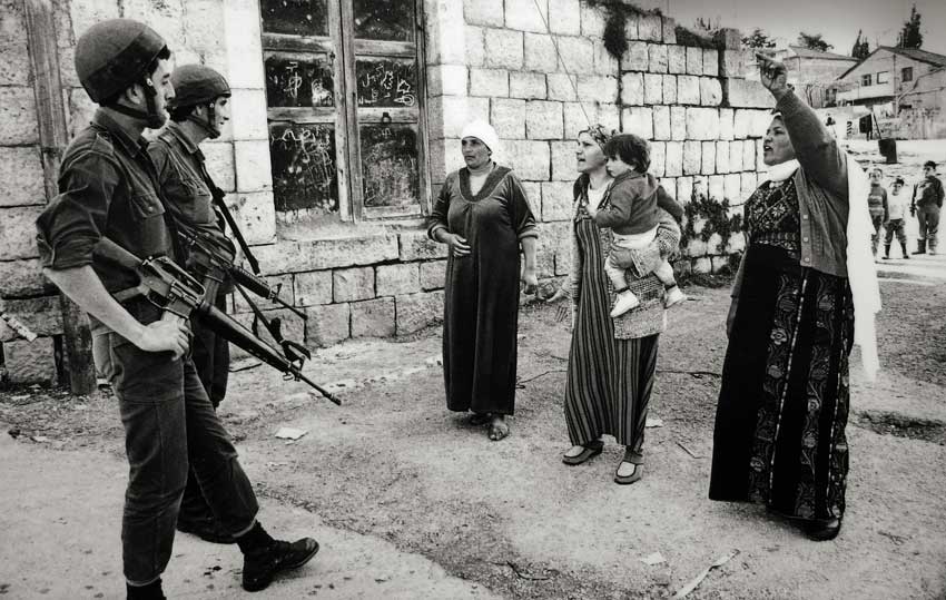 Robert Croma, Confrontation – Jabalia Camp, Gaza Strip, Palestine, 1988