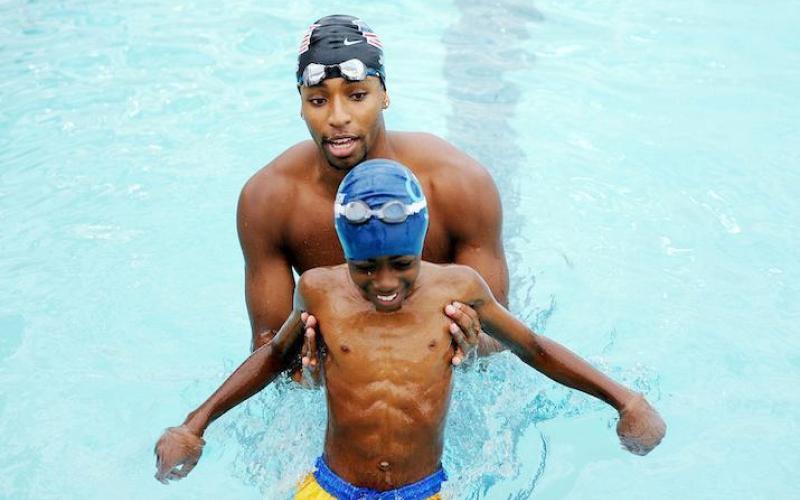 US Olympic gold medalist swimmer Cullen Jones teaches kids 