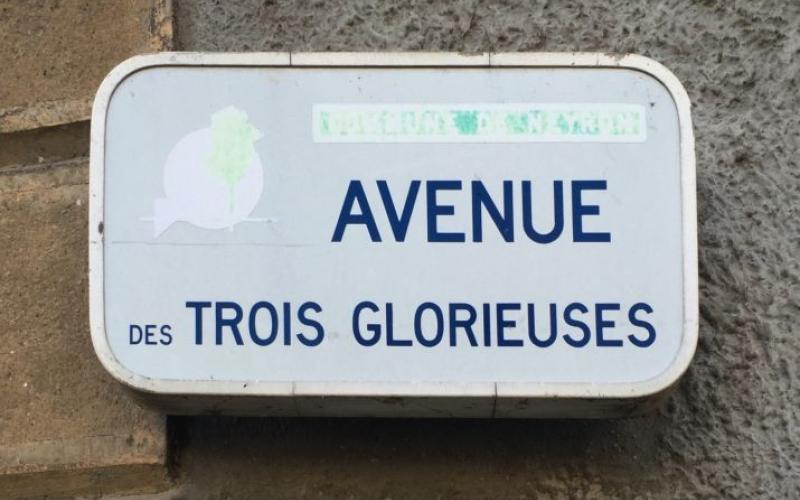 Benoît Prieur: Panneau de rue Avenue des Trois Glorieuses (Neyron) en janvier 2016 (26.01.2016)