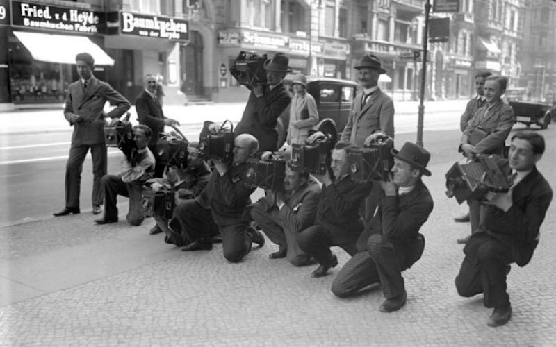 "Paparazzi" bei der Arbeit, Juli 1932