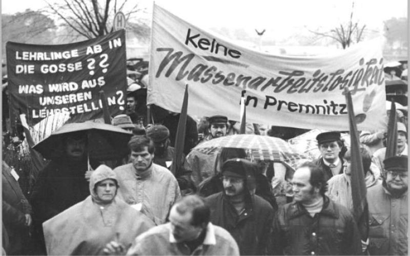 Premnitz, Protest vor dem Werk der Faser AG 