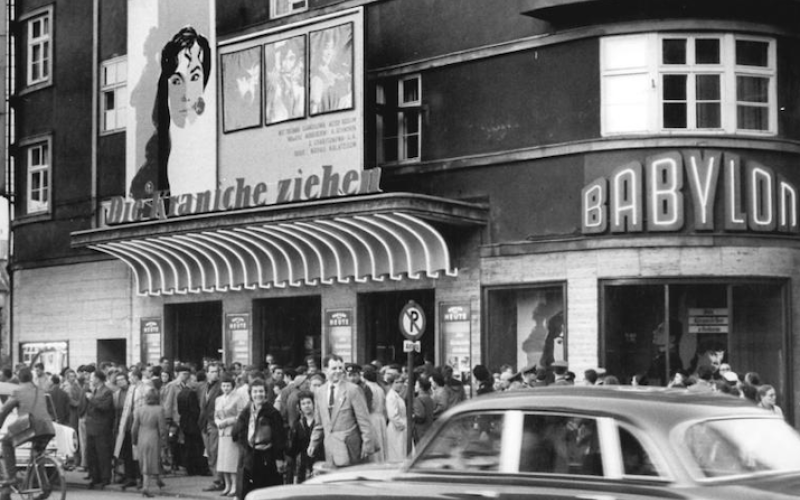 Berlin, Luxemburgplatz, Kino "Babylon" 1958, Erstaufführung des Films "Die Kraniche ziehen"