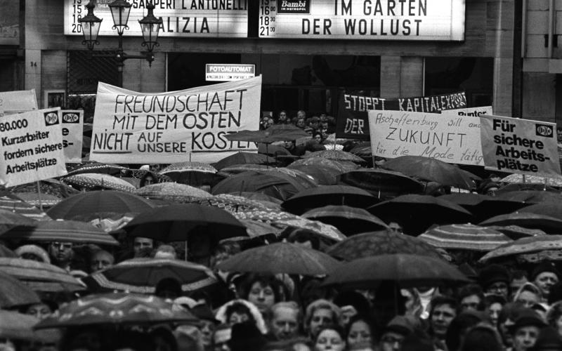 Demonstration von 10000 Textilarbeitern in Bonn, Marktplatz 13.12.1973, © J.H. Darchinger/Friedrich-Ebert-Stiftung 