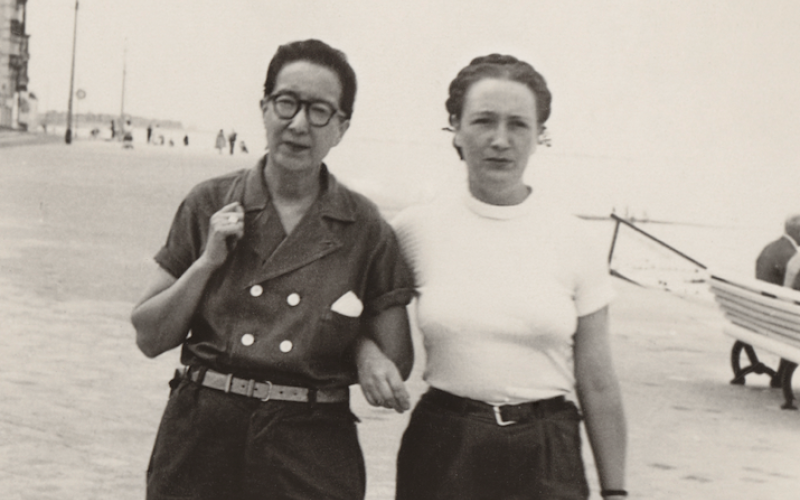 Nadine Hwang (links) und Nelly Mousset-Vos (rechts) am Strand