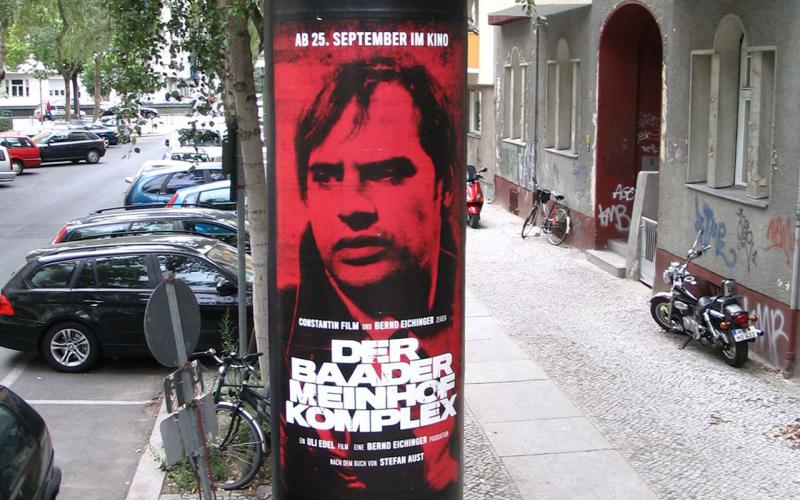 Anschlagsäule in Sybelstraße mit Filmplakat zum "Der Baader-Meinhof-Komplex"