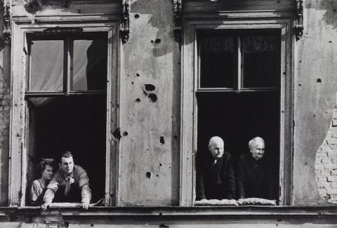 Arno Fischer, Ost-Berlin, Friedensfahrt, Prenzlauer Berg / East Berlin, Freedom Rally, Prenzlauer Berg, 1957