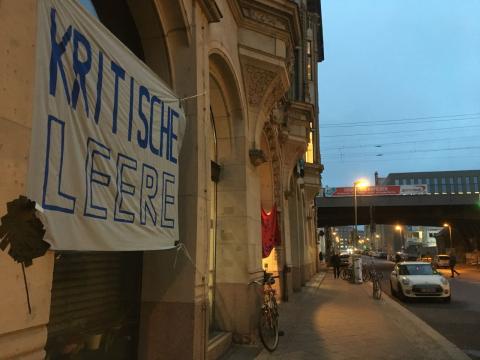 Plakat Kritische Leere vor dem Institut für Sozialwissenschaften der Humboldt-Universität zu Berlin, 23.01.2017.