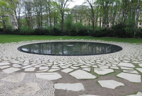 Foto vom Denkmal der Sinti und Roma in Berlin