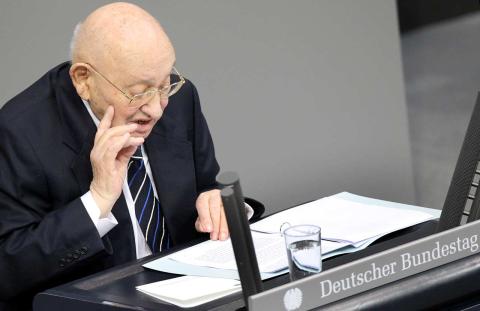 Marcel Reich-Ranicki spricht vor dem Deutschen Bundestag 