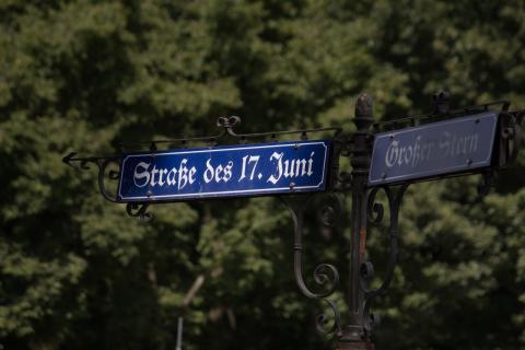 Straßenschild der Straße des 17. Juni