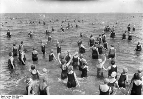 Grosser Badebetrieb am Wochenende im Ostseebad Swinemünde