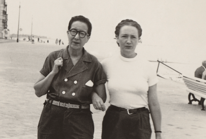 Nadine Hwang (links) und Nelly Mousset-Vos (rechts) am Strand